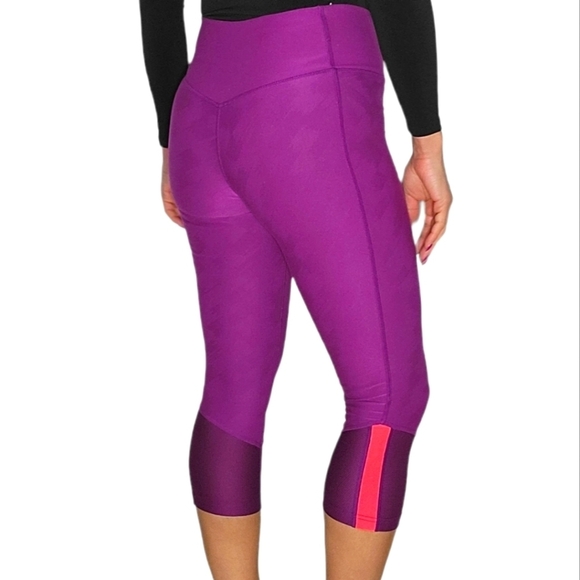 Nike DRI-FIT Purple Crop Leggings Mesh Hem Size Small - Picture 3 of 4